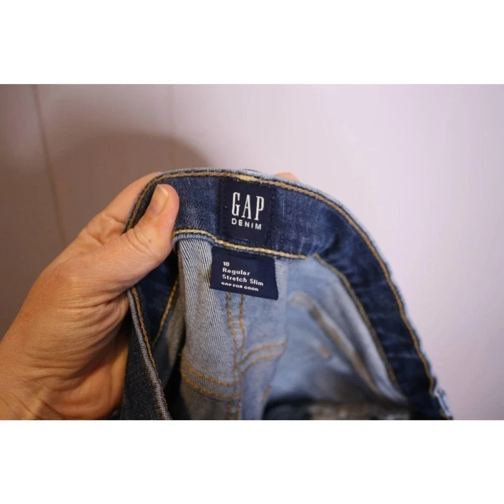 GAP girl stretch